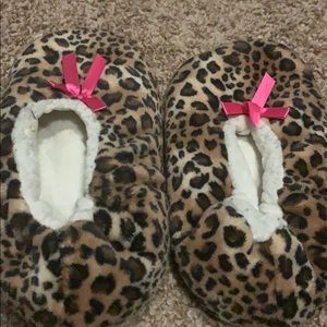 Leopard slippers Size 5.5-6